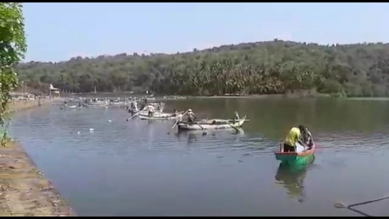 सिंधुदुर्गात खाडीतील मासेमारी सुरू  खवय्यांना आता खाडीतील मासे उपलब्ध होणार