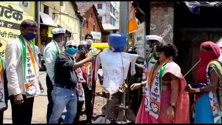 भाजपा आमदार गोपीचंद पडळकर यांचा सिंधुदुर्गात निषेध  राष्ट्रवादी काँग्रेसचे कार्यकर्ते संतप्त