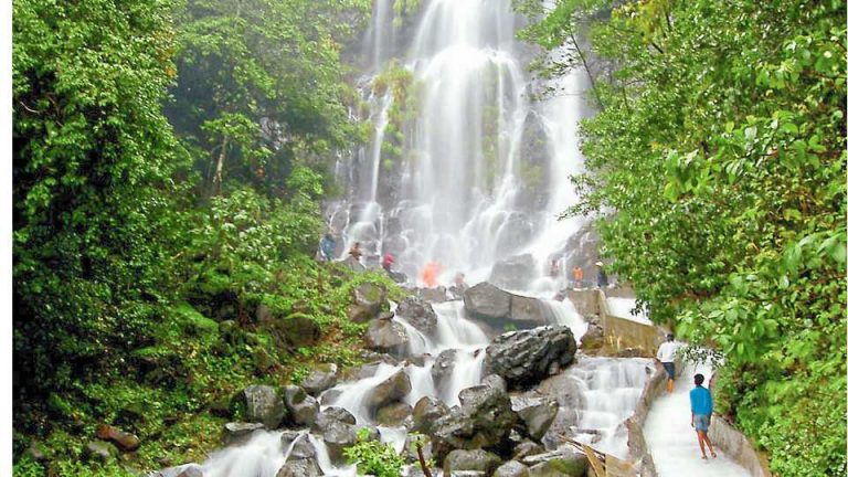 सिंधुदुर्ग जिल्ह्यातील धबधबे, निसर्ग सौदर्य पहायला पर्यटक मुकणार
