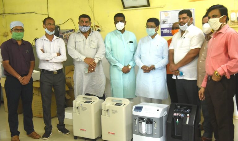 ऑक्सिजन कॉन्सन्ट्रेशन उपकरणांचे  खासदार विनायक राऊत यांचे हस्ते लोकार्पण