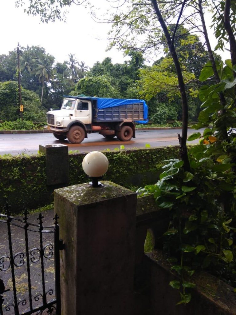 Goa goes for lockdown, streets wore deserted look, transportation of ore continues