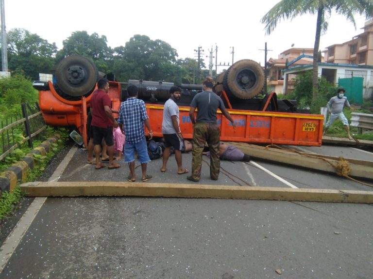 Three electricity dept workers died, two injured in a mishap