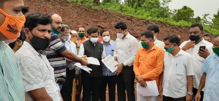 खासदार विनायक राऊत यांनी दोडामार्ग येथील प्रस्तावित वन संशोधन केंद्राच्या जागेची केली पाहणी