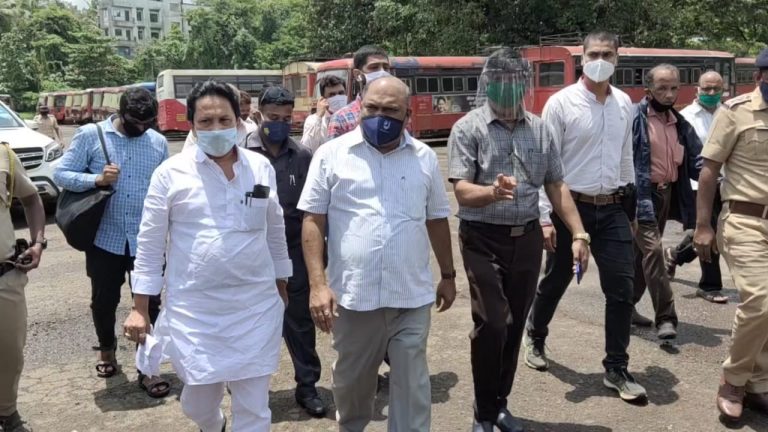 महाराष्ट्र राज्याचे परिवहन मंत्री अनिल परब म्हणाले नारायण राणे यांच्या ज्योतिष व्यवसायाला माझ्या शुभेच्छा