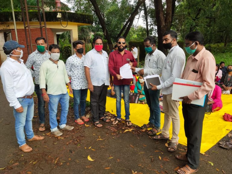 उमेद अभियानातील कंत्राटी कामगारांच्या प्रशांकडे उपमुख्यमंत्री व ग्रामविकास मंत्र्यांचे लक्ष वेधणार  राष्ट्रवादीचे जिल्हा उपाधयक्ष अनंत पिळणकर यांचे आश्वासन
