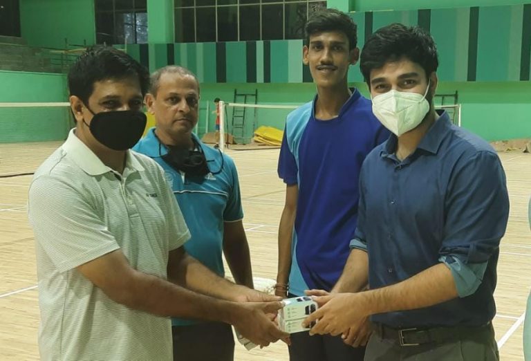 AAP provides Oximeters to Goa Badminton Association. Stands with Goa’s athletes