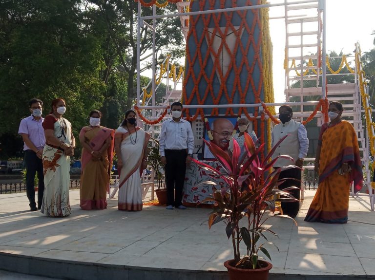 Pramod Sawant pays tribute to Mahatma Gandhi, Lal Bahadur Shastri on their Birthday