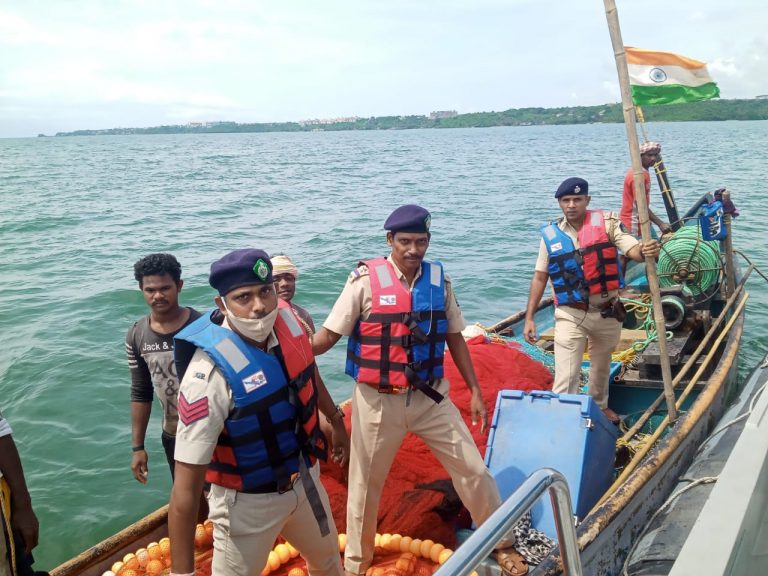 Seven arrested for illegal fishing off Cacra beach