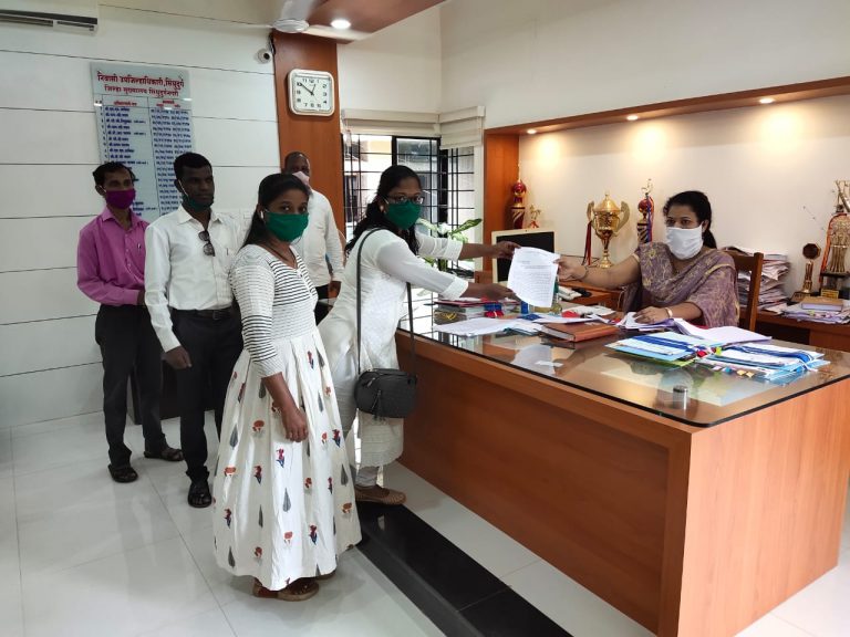 हाथरस घटनेतल्या आरोपीना कठोर शिक्षा द्या, सत्यशोधक महिला आघाडीचे जिल्हाधिकारी व सर्व तहसीलदारांकडे मागणी  सारण जिल्हाधिकाऱ्यांसह कार्यकर्त्यांनी तहसीलदारांना त्या त्या तालुक्यात एकाचवेळी दिले निवेदन