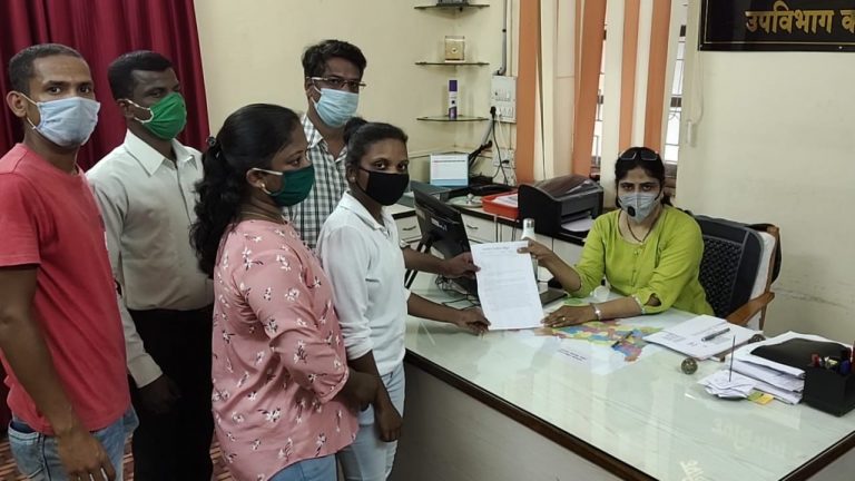 सिंधुदुर्गात सत्यशोधक उतरले कणकवलीच्या रस्त्यावर, घोषणांनी महामार्ग दणाणला, उत्तरप्रदेश मधील घटनेचा केला निषेध  घोषणा आणि क्रांतीगीतांनी महामार्ग सोडला दणाणून