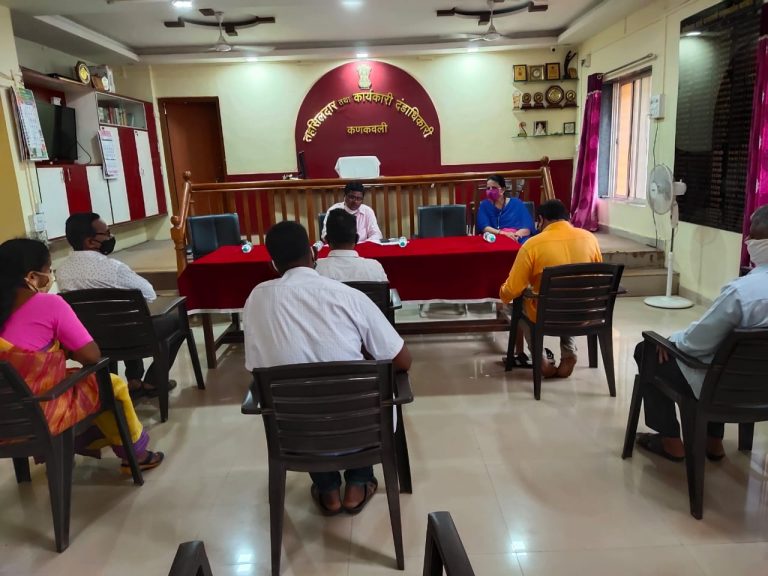 मुद्रांक विक्री न करणाऱ्या परवानाधारकांना तातडीने नोटिसा बजावा…!!   दुय्यम निबंधक श्रीमती एम.एम. कुरुंदकर यांना तहसिलदार रमेश पवार यांचे आदेश; आमदार वैभव नाईक यांनी जिल्हा निबंधकांना तातडीने अहवाल देण्याच्या दिल्या सक्त सूचना…