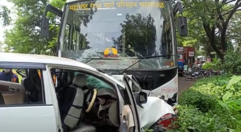 कणकवली लातूर बसला भीषण अपघात, चार जण जागीच ठार  इनोव्हा कारला बसली धडक