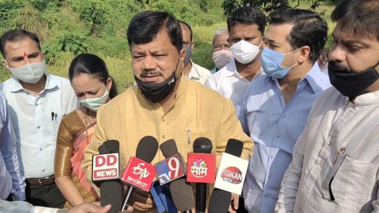 ठाकरे सरकारने शेतकऱ्यांची केली थट्टा, विधान परिषद विरोधी पक्ष नेते प्रवीण दरेकर यांची टीका