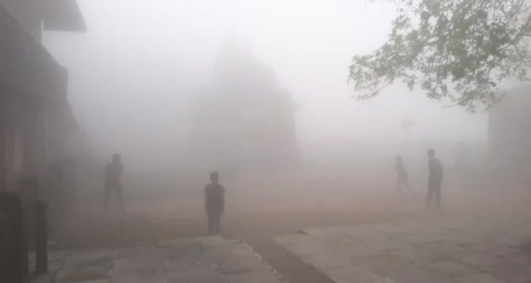 आंबोलीला धुक्याच्या चादरीने घेतले कवेत, पर्यटन बहरले  सरासरीपेक्षा जास्त पाऊस आंबोलीत