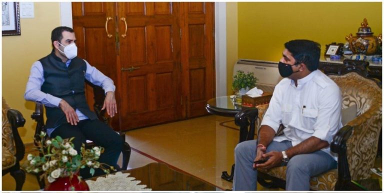 Israel Consul General meets Former DyCM Vijai Sardesai at his residence