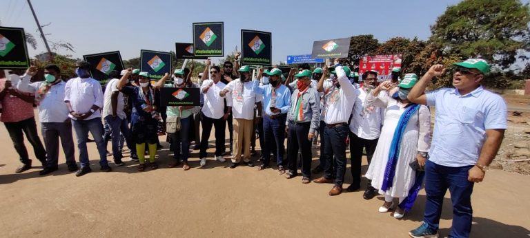 Congress stages dharna at SWR headquarters in Huballi demanding stoppage of double tracking work & scrapping of project