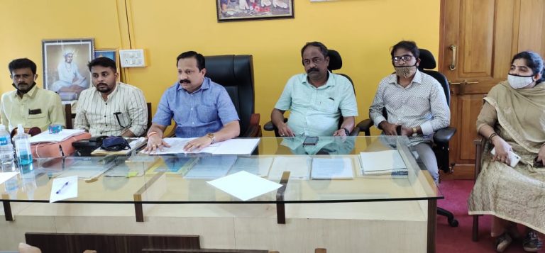 सिंधुदुर्गात भटक्या कुत्र्यांचा मोठा उपद्रव, कणकवली नगरपंचायत करणार कुत्र्यांवर नसंबंदीची शस्त्रक्रिया  जिल्ह्यात प्रथमच राबवणार उपक्रम