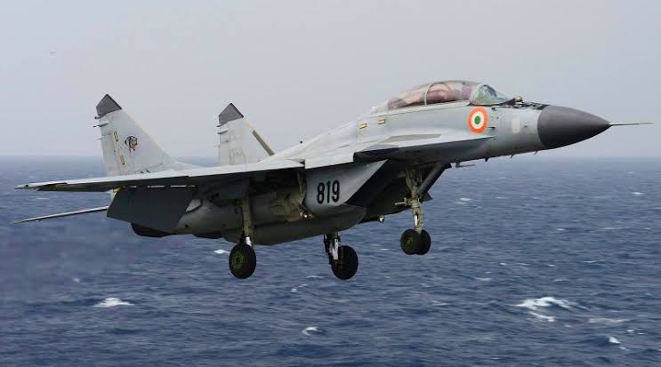 MiG-29k crashes off Goa coast, one pilot recovered, search for second is on