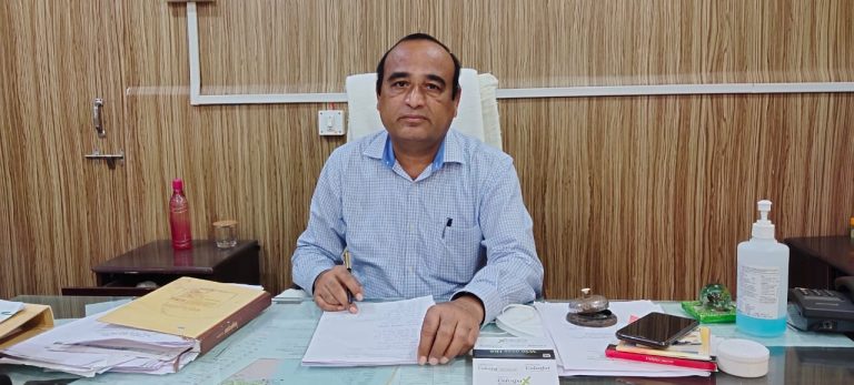 जिल्हा शल्य चिकित्सकांनी बदली रद्द करण्यासाठी आरोग्य प्रधान सचिवांना दिले लेखी पत्र.. आपण विनंती बदली न मागताच झाली बदली;सासरे कोविड पॉझिटिव्ह आल्याचे पत्रात केले नमूद..