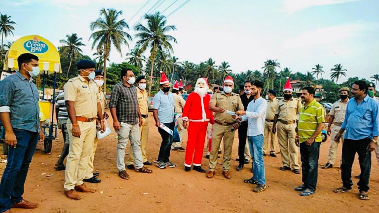 Pernem Police disguised in Santa Claus distribute masks