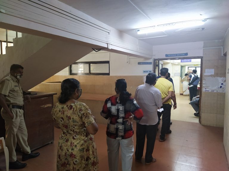 Polling for 48 constituencies of ZP begins, early voters queue up outside the booths