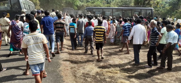 Violence at Shel-Melaulim, several policemen injured  By Devendra Gaonkar