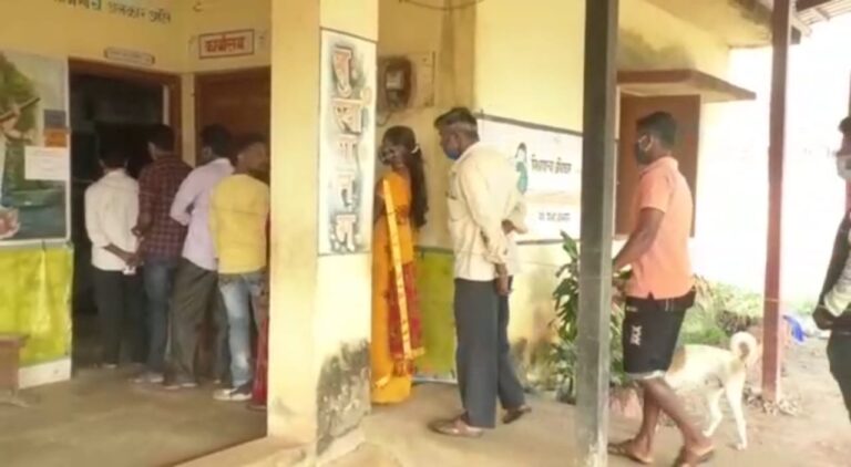 सिंधुदुर्गात ६६ ग्रामपंचायतींसाठी ७२.१२ टक्के मतदान  १०८७ उमेदवारांचे भवितव्य मतपेटित बंद