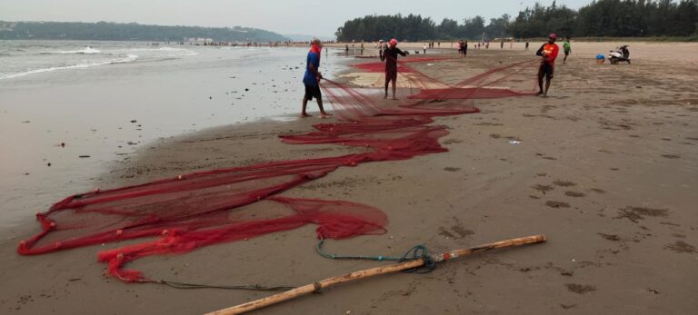 सिंधुदुर्गात मरिनपार्क विरोधात मच्छिमारांचा एल्गार  मच्छिमारांना विस्थापनाची भीती