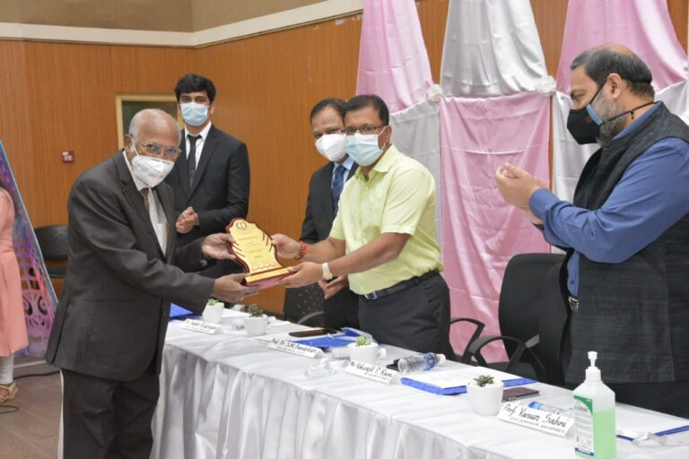 Health Minister felicitates HoDs and Covid Warriors