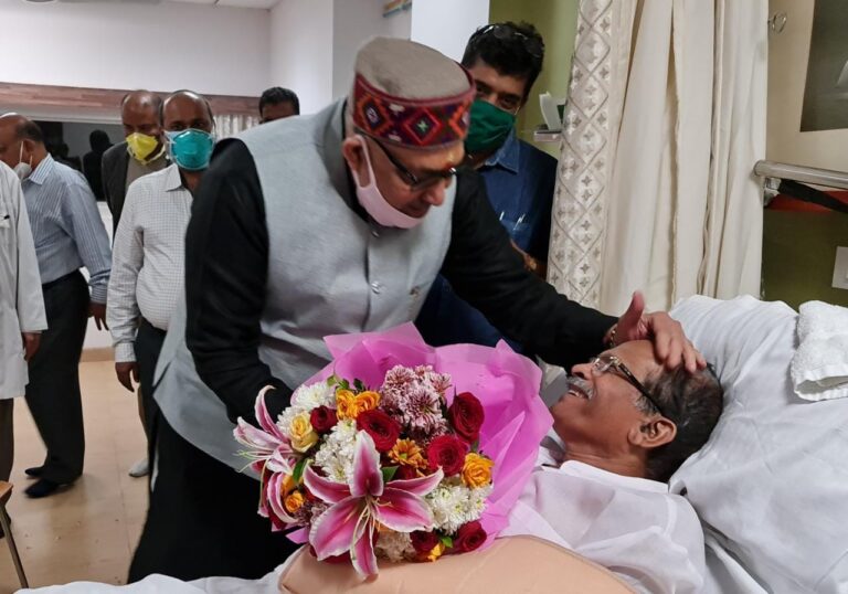Union Minister Giriraj Singh meets Shripad Naik at GMCH