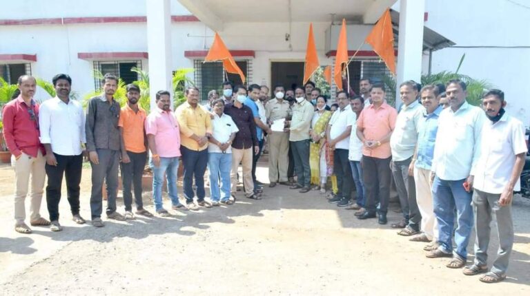 खासदार विनायक राऊतांना धमकी देणाऱ्या निलेश राणेंवर गुन्हा दाखल करा   शिवसैनिकांची कणकवली पोलिसांकडे मागणी