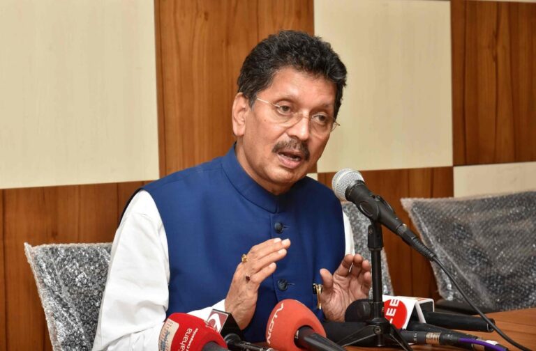 पूजा चव्हाण प्रकरणी मंत्री राठोड यांची माजी गृहराज्यमंत्री दीपक केसरकर यांच्याकडून पाठराखण  राणे राऊत वादात पोलिसांच्या भूमिकेवर केले प्रश्नचिन्ह उपस्थित