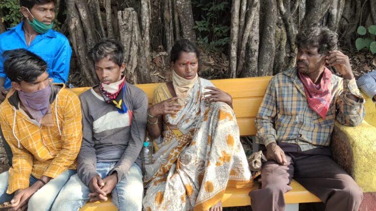 सिंधुदुर्ग जिल्ह्यात कातकरी आदिवासीना मारहाण प्रकरणी वनरक्षक,वनपालांसह ५ जणांवर गुन्हा दाखल