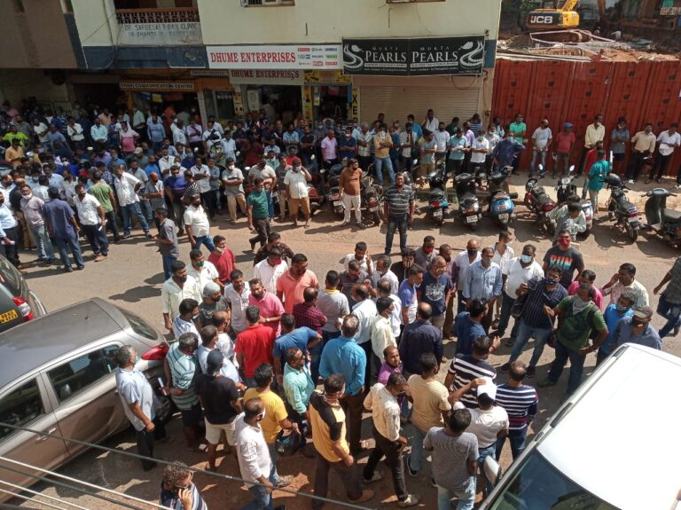 Goa Miles: Hundreds of taxi operators gather in Panaji city