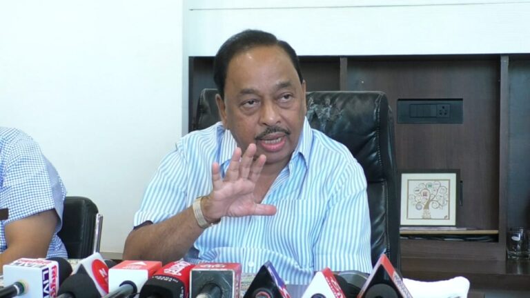 मुख्यमंत्री उद्धव ठाकरे यांच्यापेक्षा राज्यातील कुठलाही सरपंच जास्त हुशार  नारायण राणे यांची टीका