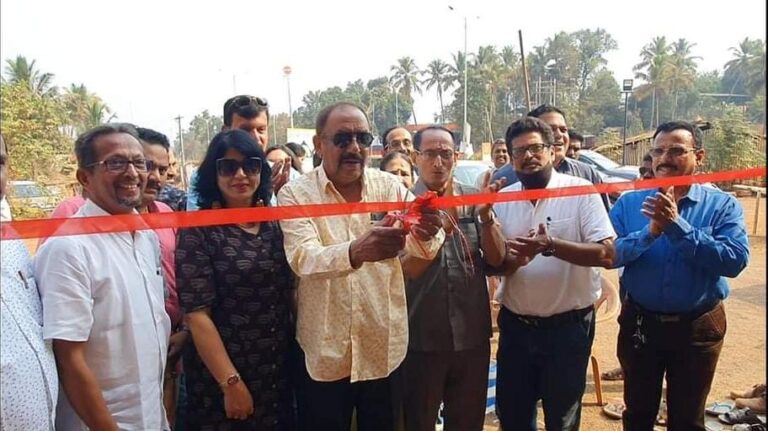 सिंधुदुर्गातिल पहिल्या खासगी ATMचे कुडाळ येथे रात्रीस खेळचाले सिरीयल फेम अण्णा नाईक यांच्या हस्ते उद्घाटन