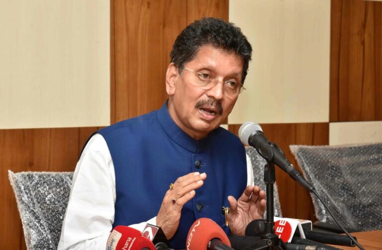 नाणार ग्रीन रिफायनरी आल्यास कोकणातील आंब्याच्या बागांवर परिणाम होणार का हे पाहणं महत्वाचे  माजी मंत्री आमदार दीपक केसरकर यांचे मत