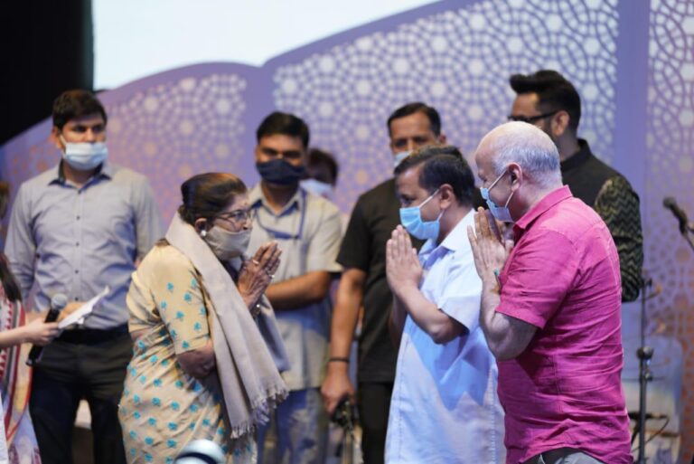 Smt. Suman Kurade Felicitated by CM Arvind Kejriwal at the Launch of Freedom@75 Event in Delhi
