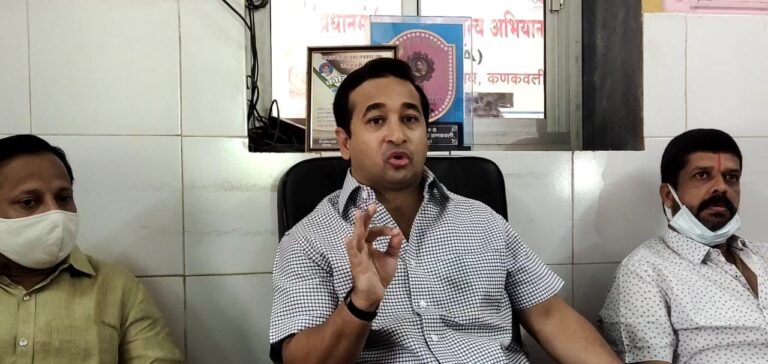 सचिन वाझे आणि परमवीर सिंग यांचे मुख्यमंत्री उद्धव ठाकरे गॉडफादर आहेत  आमदार नितेश राणे यांनी केला घणाघाती आरोप