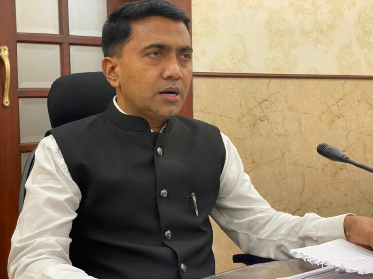 गोवा सरकारचा मोठा निर्णय, गोव्यात २१ खासगी रुग्णालये सरकारने घेतली ताब्यात  मुख्यमंत्री डॉ. प्रमोद सावंत यांची घोषणा