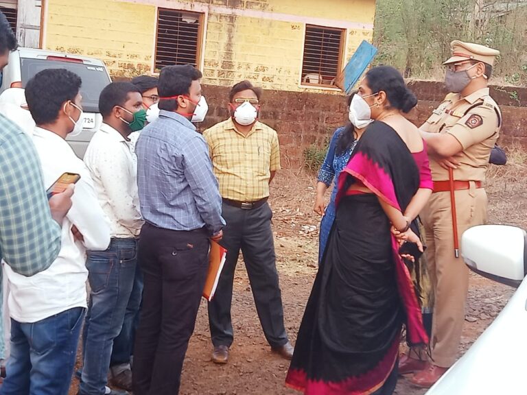 वैभववाडी तालुक्यातल्या तीथवली मधील कोरोनाग्रस्त दिगशी भागात जिल्हाधिकाऱ्यांची भेट  पोलीस प्रशासनाने केला बंदोबस्त टाईट, गावात केली टेस्ट करण्यासाठी जनजागृती