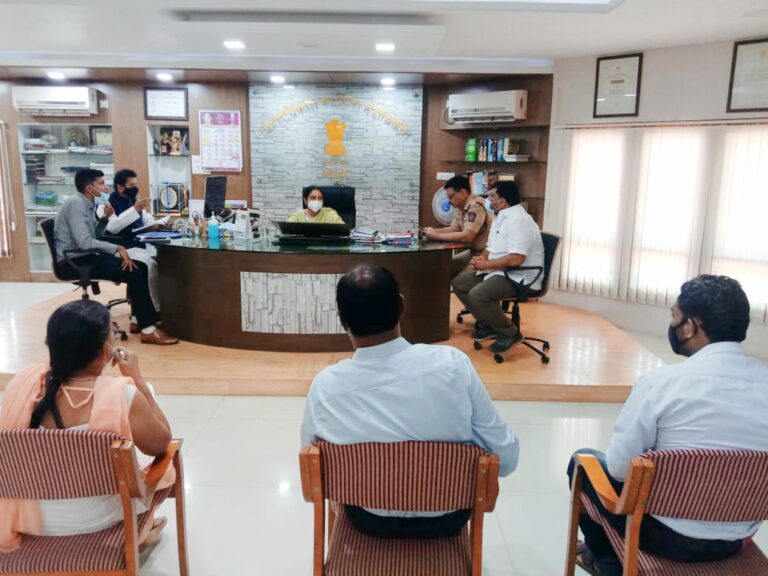 आ. दिपक केसरकर, आ. वैभव नाईक यांच्या आमदार फंडातून लवकरच १ हजार रेमडेसिवीर  जिल्हाधिकारी के. मंजुलक्ष्मी यांच्यासमवेत कोविड उपाययोजनां संदर्भात चर्चा