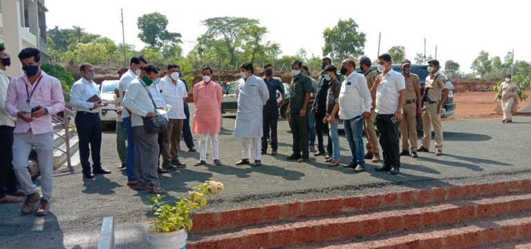 शिरवल येथील कोविड केअर सेंटरची पालकमंत्री उदय सामंत, खा. विनायक राऊत यांनी केली पाहणी  आ. वैभव नाईक यांच्या माध्यमातून रुग्णांसाठी आवश्यक साहित्याचे किट,स्टीमर,गरम पाण्याच्या किटलीचे वितरण
