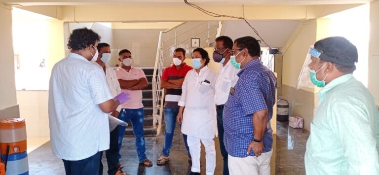 देवगडसाठी स्वतंत्र कोविड हॉस्पिटल सुरू करा तालुक्याला कोवीड निधीची व्यवस्था करा  पालकमंत्री, खासदार, आमदार, जिल्हाधिकार्‍यांकडे पाठपुरावा करणार संदेश पारकर यांची ग्वाही