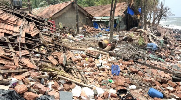 चक्रीवादळ येऊन गेलं खर मात्र या वादळाने सिंधुदुर्ग मधील देवबाग ख्रिश्चनवाडीतील लोकांच्या जगण्या मरणाचे प्रश्न कायम