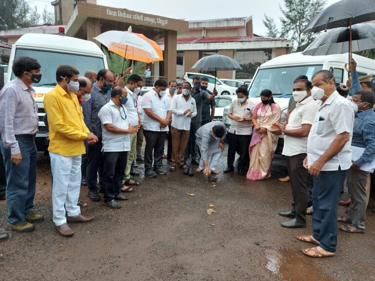 50 गावांमध्ये प्रत्येकी 20 खाटांचे कोरोना काळजी केंद्रे, 38 प्राथमिक आरोग्य केंद्र आणि 12 मोठ्या गावांचा समावेश  पालकमंत्री उदय सामंत यांनी घेतला निर्णय