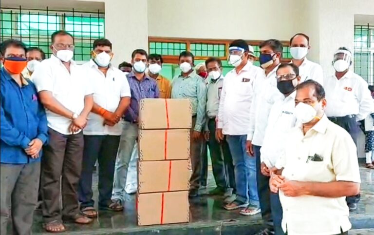 आमदार वैभव नाईक यांच्यातर्फे कुडाळ महिला, बाल रुग्णालयाच्या कोविड सेंटरसाठी ५०० रेमडेसिवीर इंजेक्शने