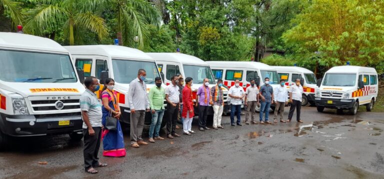 पालकमंत्र्यांच्या निषेध करत सिंधुदुर्ग जिल्हा परिषदेसमोर भाजपाचे ठिय्या आंदोलन