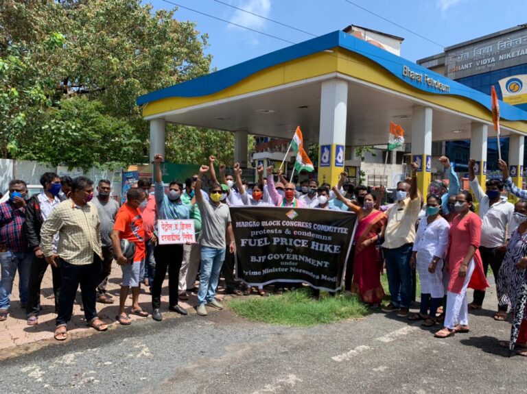 Congress demands reduction in fuel prices