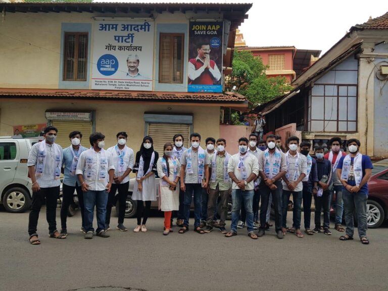 Student and youth leaders join Aam Aadmi Party Youth wing. Vow to take up issues troubling youth of Goa